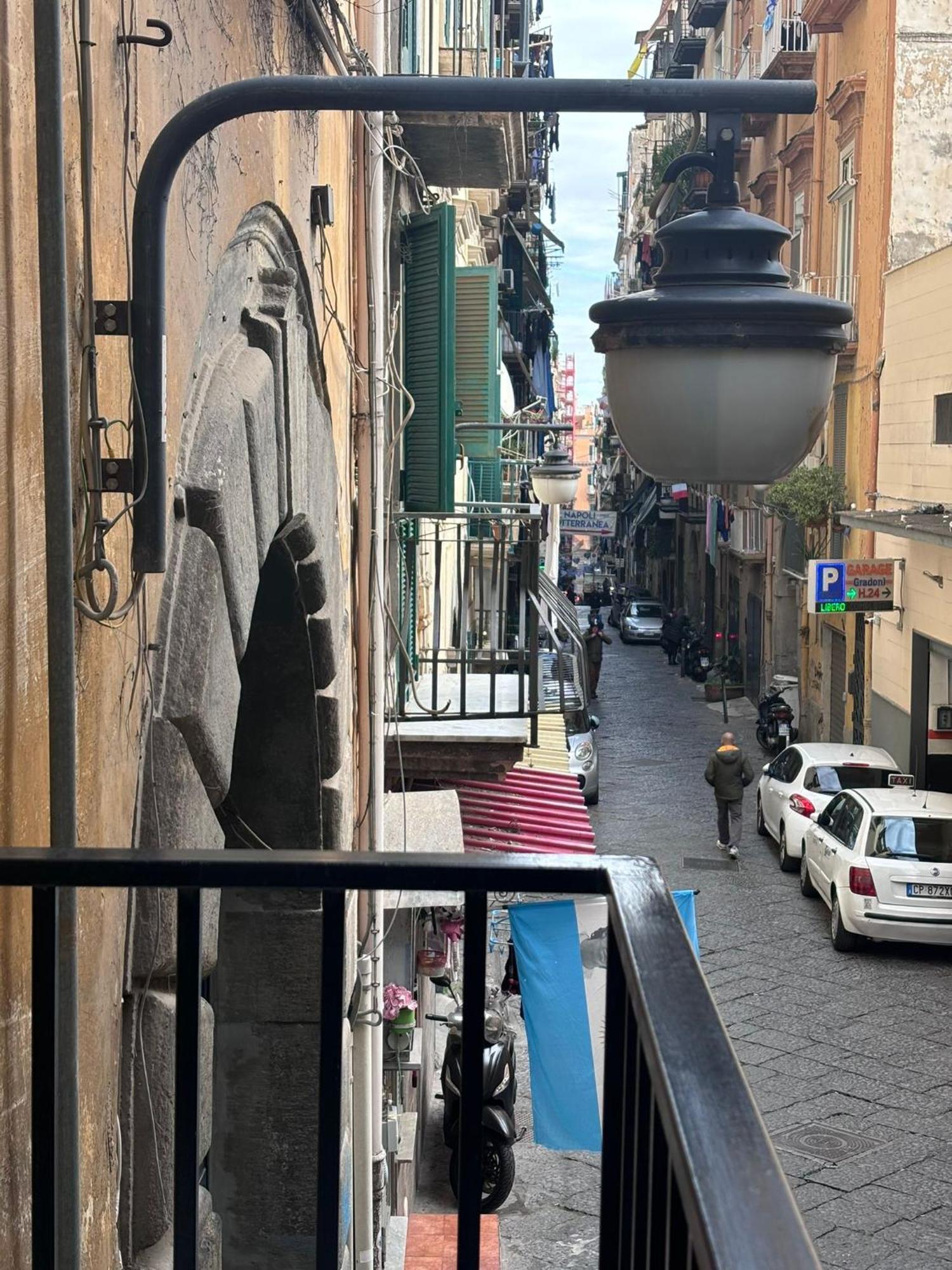 Ai 13 Gradoni Di Chiaia Bed and Breakfast Napels Buitenkant foto