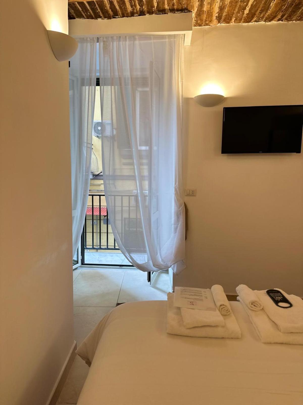Ai 13 Gradoni Di Chiaia Bed and Breakfast Napels Buitenkant foto